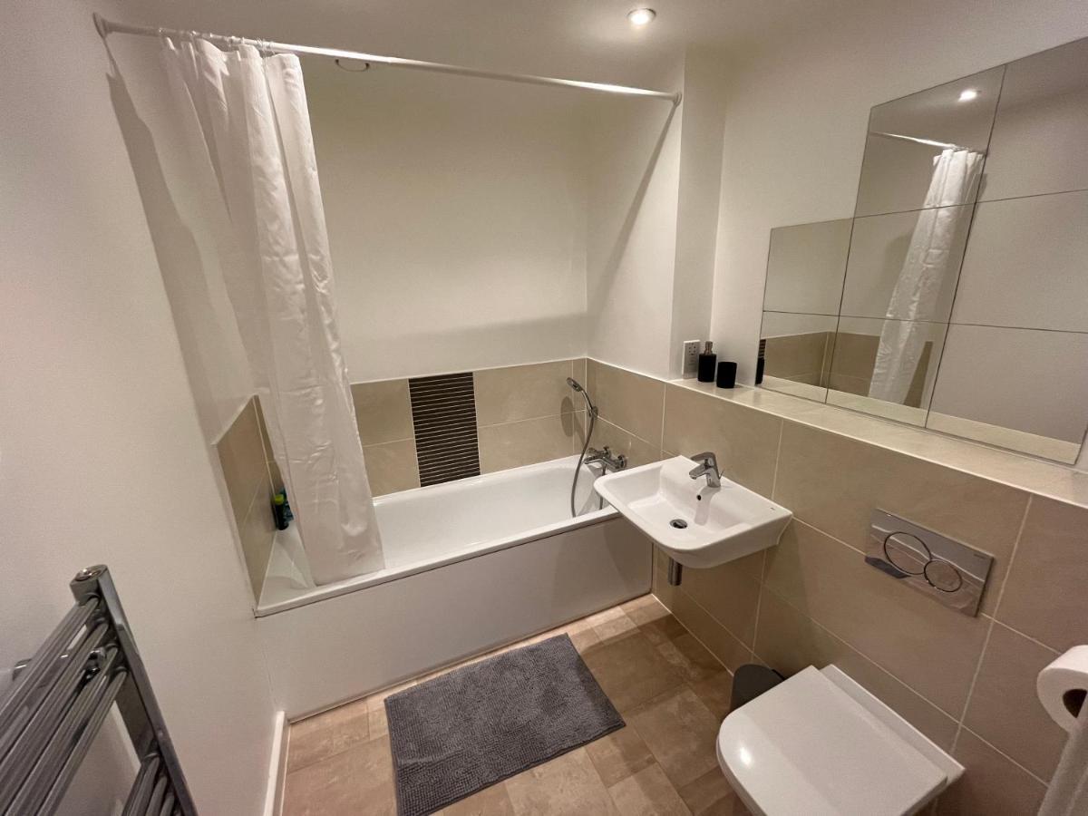 2 Bedroom, 2 Bathroom Modern Apartment Close To Ocean Village, Free Parking, Single Or Double Beds Southampton Exterior photo