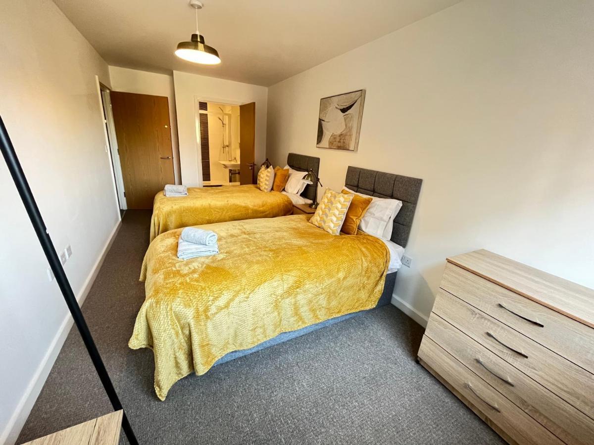 2 Bedroom, 2 Bathroom Modern Apartment Close To Ocean Village, Free Parking, Single Or Double Beds Southampton Exterior photo