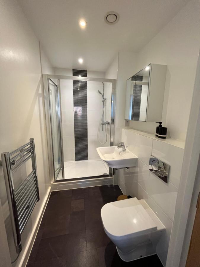 2 Bedroom, 2 Bathroom Modern Apartment Close To Ocean Village, Free Parking, Single Or Double Beds Southampton Exterior photo